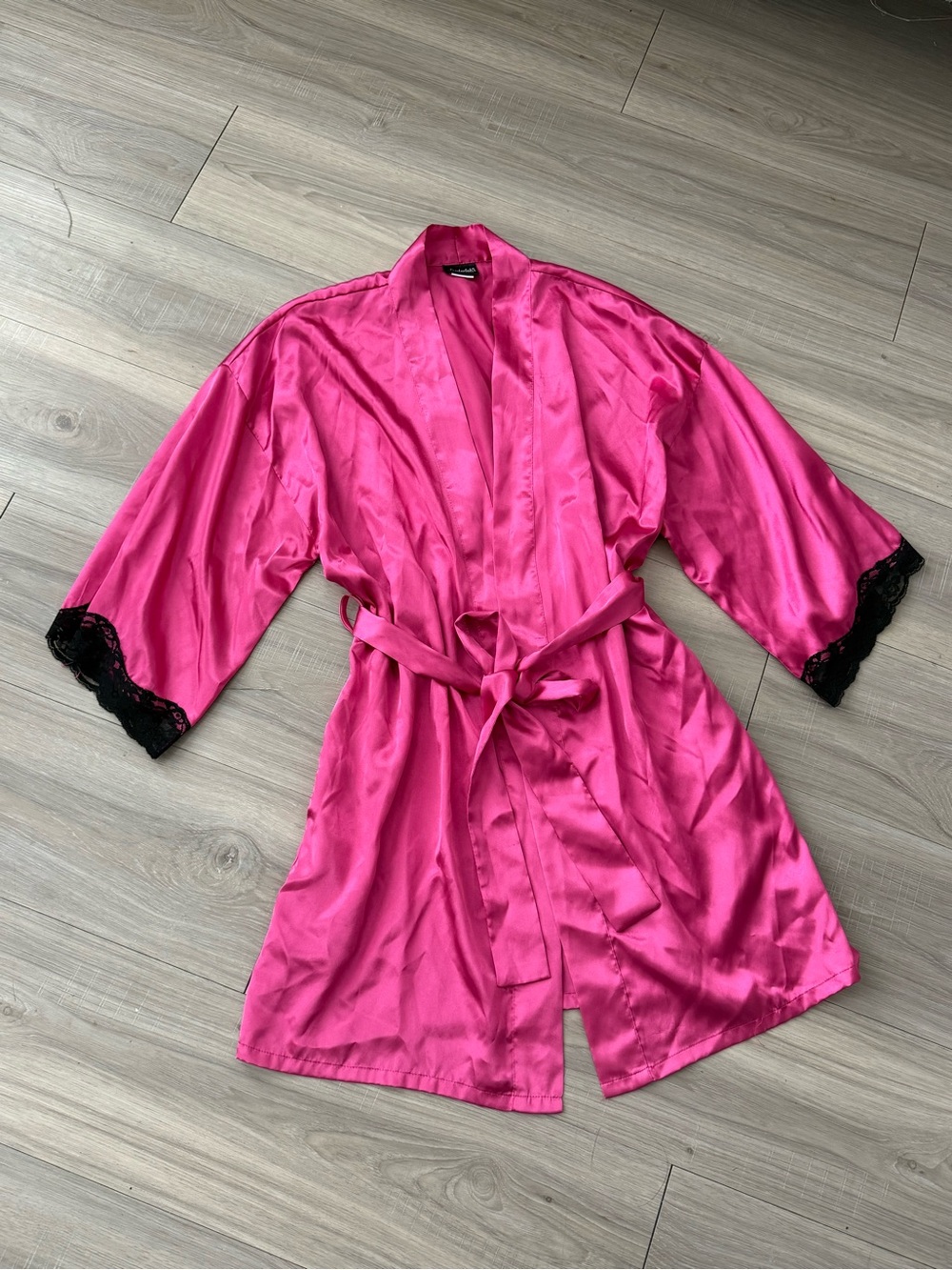 Y2K Frederick’s of Hollywood Hot Pink Satin Lace Robe S